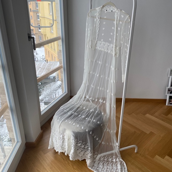 Forever 21 See-Through Robe - Picture 1 of 3